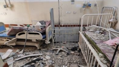 عاجل … الاحتلال الإسرائيلي يحرق أقسام الصيانة والعمليات والإسعاف في مستشفى كمال عدوان شمال غزة