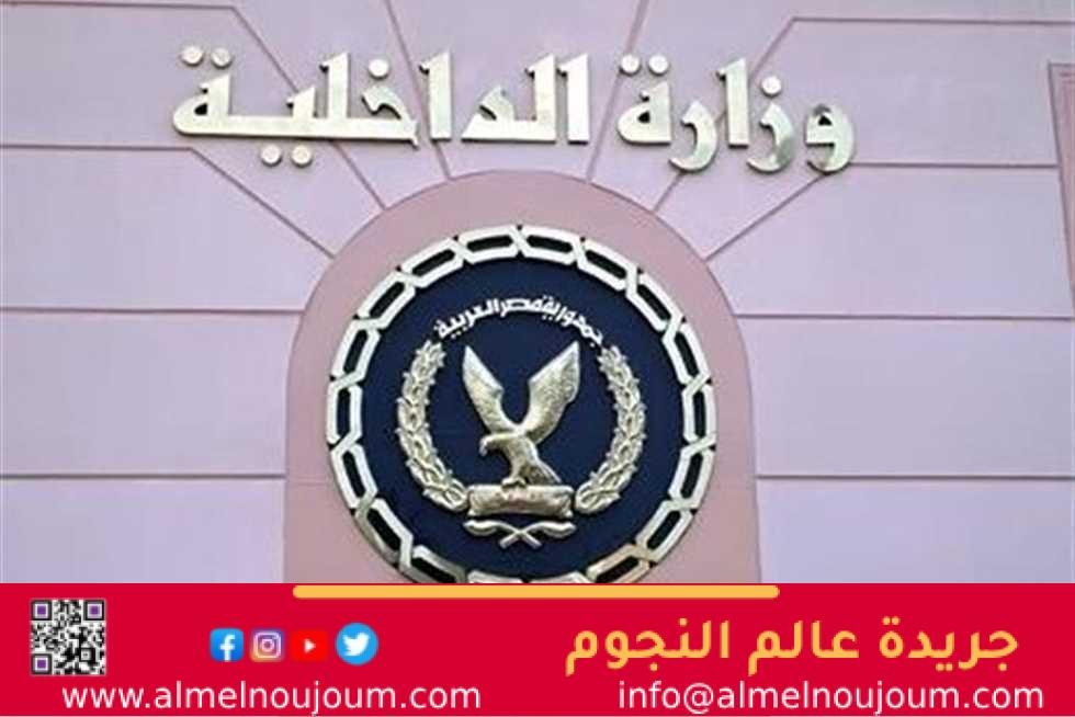 يذكر أن وزارة الداخلية بدأت في تفعيل العقوبات الواردة بقانون المرور تجاه المركبات التي لم يقم أصحابها بتركيب الملصق، أو ذات الملصق التالف، أو المتعمد إخفاؤه، أو التي تم العبث بالملصق الخاص بها وفقد صلاحيته، إذ تشمل العقوبات سحب الترخيص لمدة لا تقل عن شهر ولا تزيد على 3 أشهر والحبس