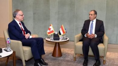 وزير الخارجية والهجرة يلتقي السكرتير البرلماني لوزيرة الخارجية الكندية