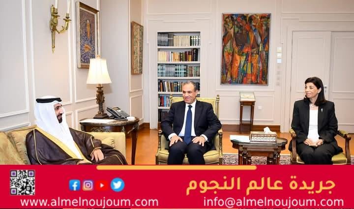 وزير الخارجية والهجرة يستقبل رئيس البرلمان العربي