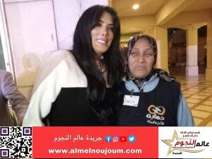 حورية فرغلي في لقطات إنسانية بمهرجان القاهرة السينمائي