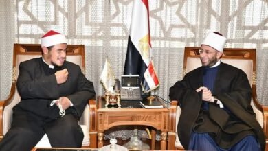 وزير الأوقاف يستقبل الشاب محمود نجاح أبو زينة «صاحب واقعة القطة الشهيرة»