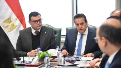 وزير الصحة يعقد اجتماعا مع وزير الإسكان لبحث سبل التعاون المشترك ومناقشة خطط تطوير مستعمرات الجزام