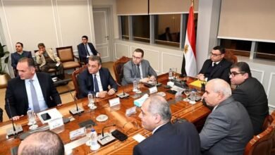 وزير الإسكان يستعرض الخطة التسويقية لأحد مشروعات هيئة المجتمعات العمرانية الجديدة 