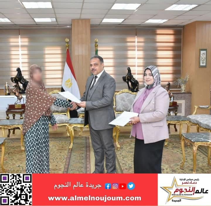 محافظ الشرقية يُسلم عقود وحدات سكنية للأسر الأولى بالرعاية بالمجاورة 52 بالعاشر من رمضان