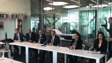 وزير الخارجية والهجرة يلتقي المدير التنفيذي لمركز جنيف للسياسة الأمنية