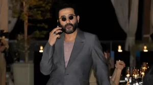 أحمد حلمي يروج لمسرحية "بني آدم" قبل عرضها بساعات في الرياض 3 أحمد حلمي يروج لمسرحية "بني آدم" قبل عرضها بساعات في الرياض