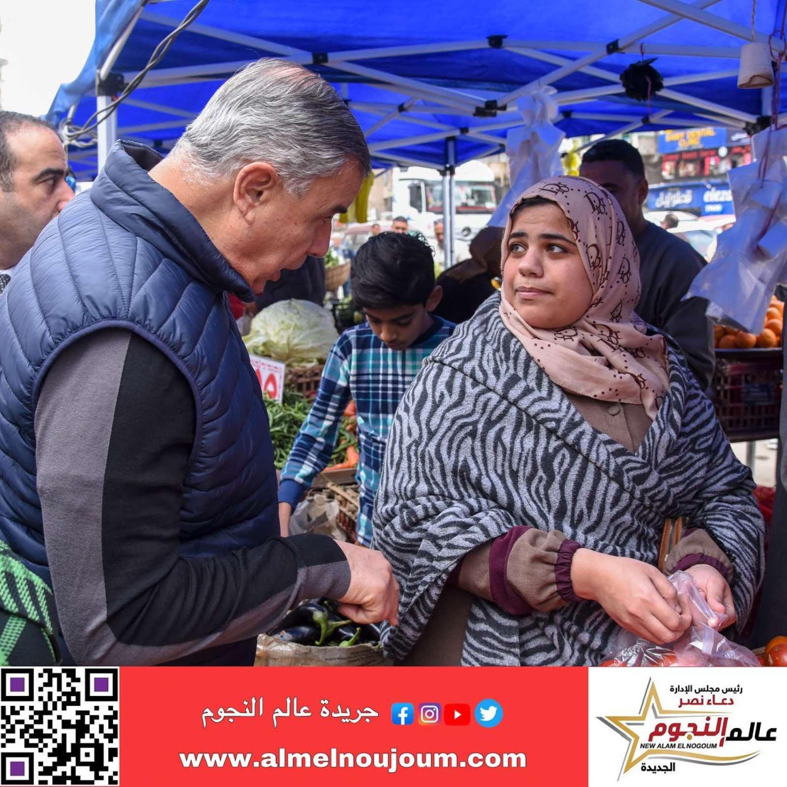 محافظ الإسكندرية يتفقد "سوق اليوم الواحد" بمنطقة أبو يوسف بحي العجمي وسط إقبال كبير من المواطنين 2 مسؤول عن القضاء "سوق اليوم الواحد" أبو يوسف بحي العجمي وسط إقبال كبير من أجله