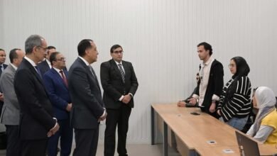 رئيس الوزراء يتفقد المعامل التكنولوجية المتطورة ويلتقى مجموعة من المتدربين