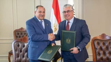 اقتصادية قناة السويس توقع عقود إنشاء ساحة شاحنات ذكية بميناء غرب بورسعيد 