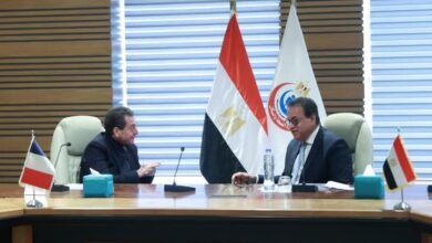 عبدالغفار يعقد اجتماعا مع سفير دولة فرنسا لدى مصر لبحث تعزيز التعاون في القطاع الصحي