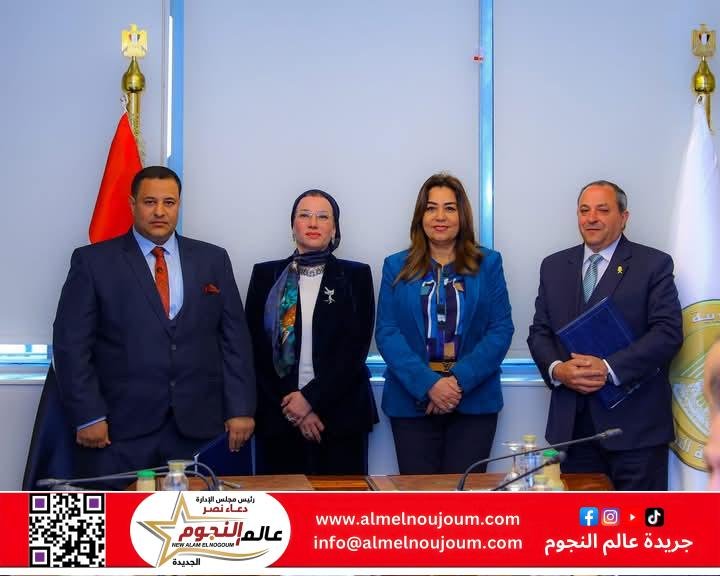 وزيرتا التنمية المحلية والبيئة تشهدان توقيع عقد خدمات الجمع ونقل المخلفات ونظافة الشوارع بين محافظة بورسعيد والشركة البريطانية للنظافة