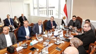 وزير الإسكان يستعرض عددا من الفرص الاستثمارية والخطة الترويجية لأحد المشروعات بالعاصمة الإدارية الجديدة