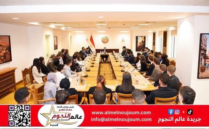 وزير الخارجية والهجرة يلتقي بطلاب من جامعة فيينا وجامعة نورثمبريا والجامعة الألمانية بالقاهرة