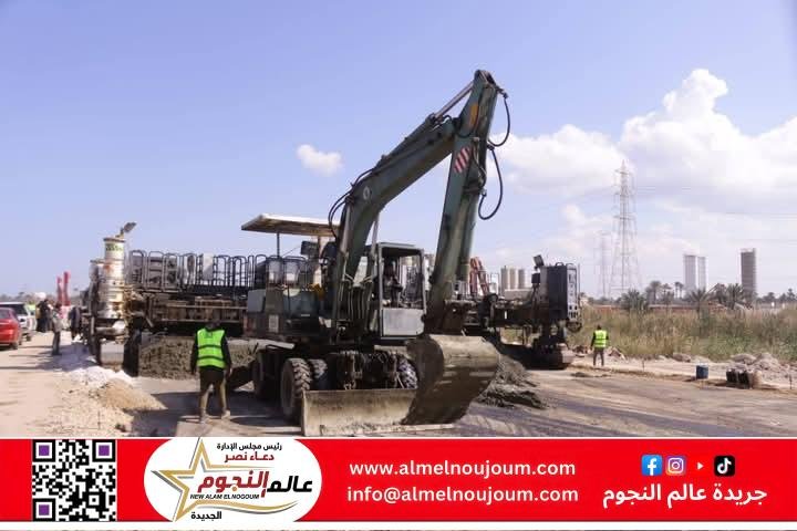 نائب محافظ دمياط تتابع أعمال الرصف الخرساني لحارة الشاحنات على الطريق الدولي الساحلي