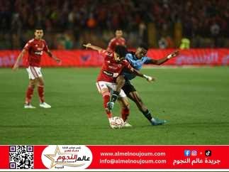 أصحاب الرداء الأحمر في صدام مع زعيم الفلاحين