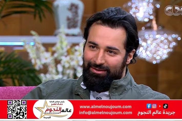 أحمد حاتم: اهتم بأرقام الإيرادات وقاعات العرض كاملة العدد