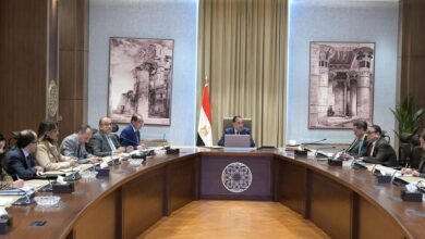 رئيس الوزراء يستعرض موقف منظومة تداول الأقطان … ويوجه بسرعة سداد مستحقات المزارعين