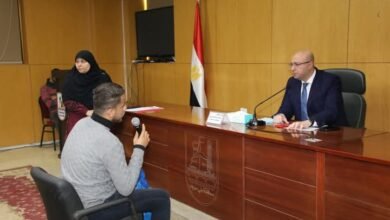 محافظ بني سويف يناقش طلبات وشكاوى المواطنين