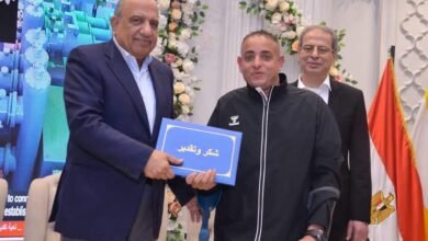 عصمت يشارك العاملين بشركات الكهرباء والنقابة العامة للمرافق إفطارهم الجماعي