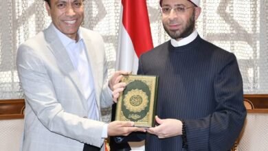 وزير الأوقاف يكرِّم الفنان القدير سامح حسين