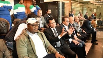 وزير الشباب والرياضة يؤازر المنتخب الوطني خلال مباراته مع سيراليون