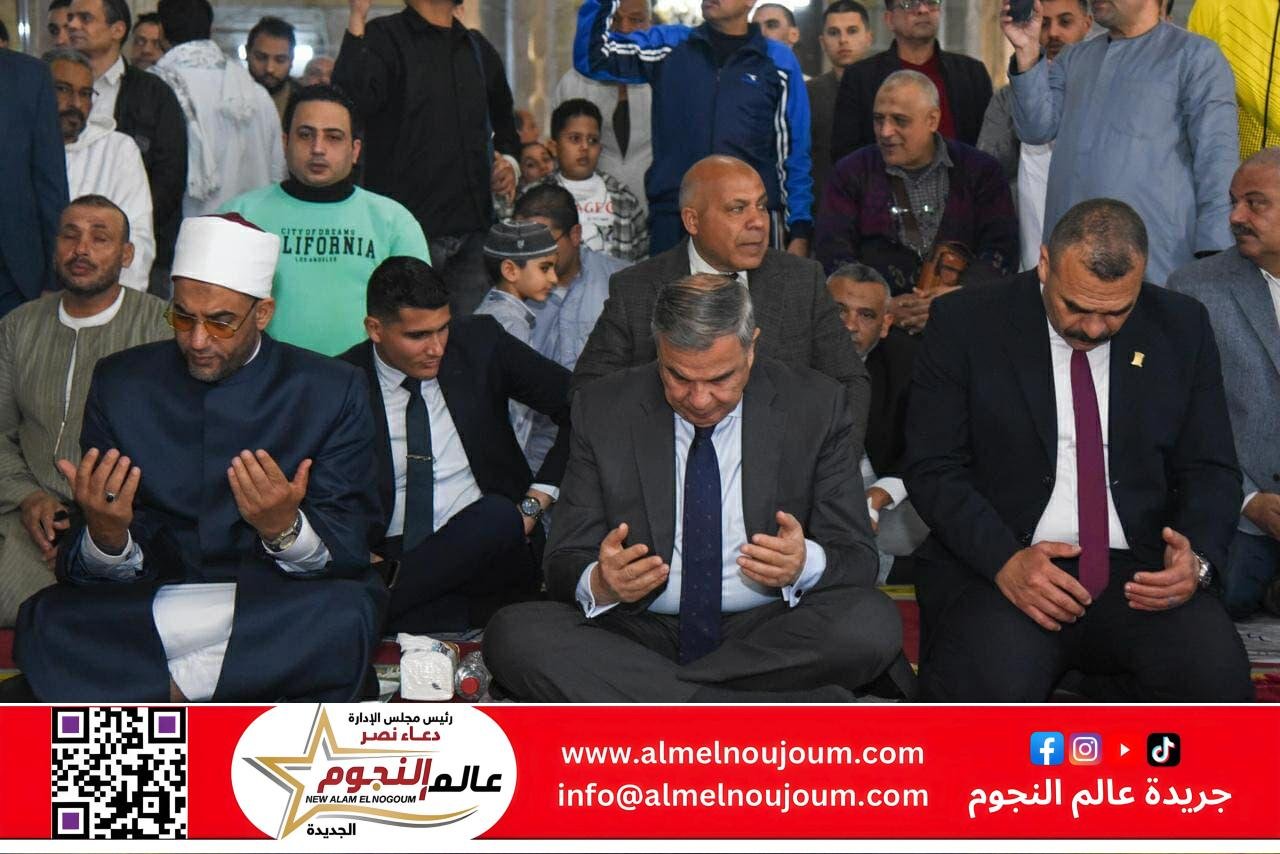 محافظ الإسكندرية يؤدي صلاة عيد الفطر المبارك بمسجد "سيدي أبي العباس المرسي" بحي الجمرك 2 محافظ الإسكندرية يؤدي صلاة عيد الفطر المبارك بمسجد "سيدي أبي العباس المرسي" بحي الجمرك