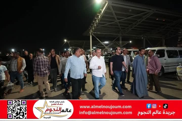 محافظ أسيوط يواصل جولاته الميدانية لمتابعة مواقف السرفيس ومحطات الوقود