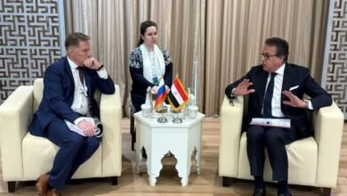 عبدالغفار يلتقي وزير الصحة الروسي لبحث سبل تعزيز التعاون الثنائي في القطاع الصحي