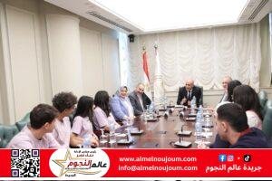 وزير التربية والتعليم يلتقي ممثلين لطلاب مدارس النيل الدولية.. ويستمع لآرائهم حول نظام الدراسة 2 وزير التربية والتعليم يلتقي ممثلين لطلاب مدارس النيل الدولية.. ويستمع لآرائهم حول نظام الدراسة