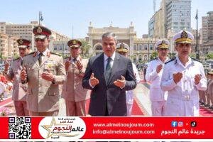 محافظ الإسكندرية يضع إكليل الزهور على النصب التذكاري لشهداء الوطن في ذكرى تحرير سيناء