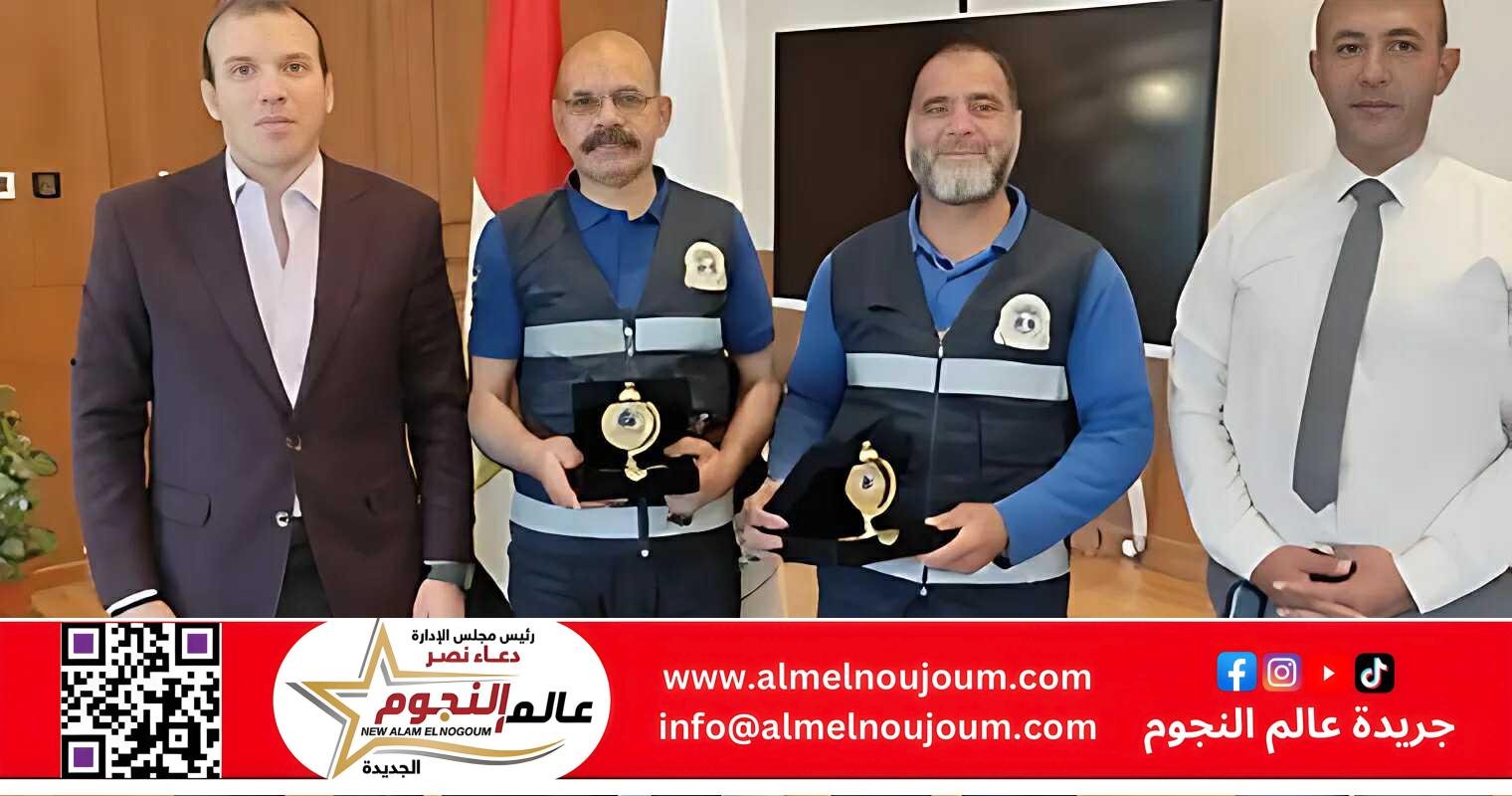 تكريم بطولي لمسعفي المنيا بعد إعادة 6.5 مليون جنيه لأصحابها 2 تكريم بطولي لمسعفي المنيا بعد إعادة 6.5 مليون جنيه لأصحابها
