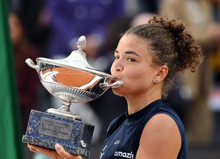 باوليني تصبح أول لاعبة إيطالية منذ 40 عاما تتوج بلقب بطولة روما للتنس