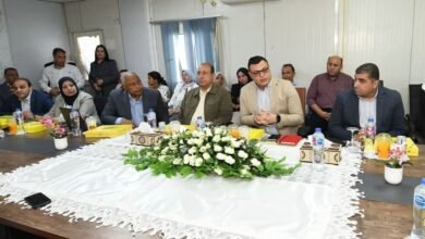 وزير الإسكان يعقد اجتماعًا مع الشركات العاملة بحدائق تلال الفسطاط لمتابعة الموقف التنفيذي للمشروع