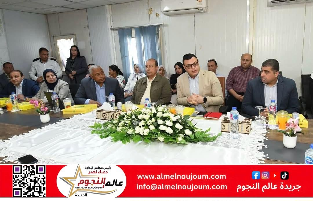 وزير الإسكان يعقد اجتماعًا مع الشركات العاملة بحدائق تلال الفسطاط لمتابعة الموقف التنفيذي للمشروع