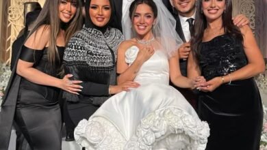 كريم عفيفي يشارك فرحة زفاف رنا رئيس ويهديها صورة من الحفل: "أحلى عروسة!"