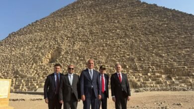 وزير الثقافة والسياحة التركي يزور منطقة أهرامات الجيزة ويشيد بتاريخ وعراقة الحضارة المصرية