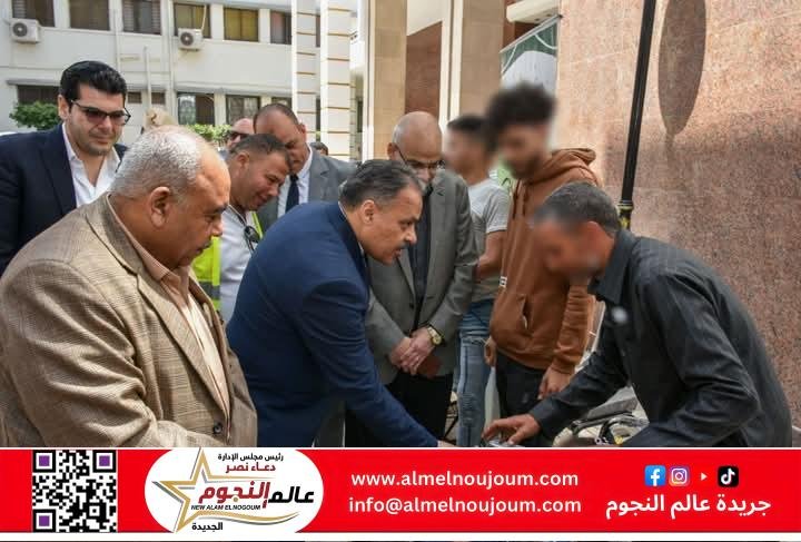 محافظ الشرقية يُسلم كراسي متحركة وأطراف صناعية وأحزمة طبية لذوي القدرات والهمم من أبناء المحافظة