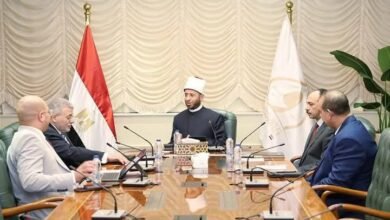 وزير الأوقاف يجتمع برئيس هيئة الأوقاف ومجلس إدارتها لمتابعة ملفات الاستثمار وتعظيم الموارد