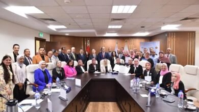 وزير العمل يُسلم شهادات دولية للخريجين من مسؤولي التشغيل بمديريات العمل بالصعيد