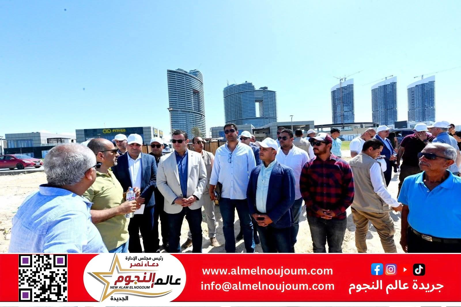 وزير الإسكان يتفقد كومباند مزارين والممشى السياحي وأعمال تجهيز الشاطئ بمدينة العلمين الجديدة