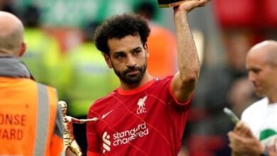 مصري يحتل إنجلترا بمفرده