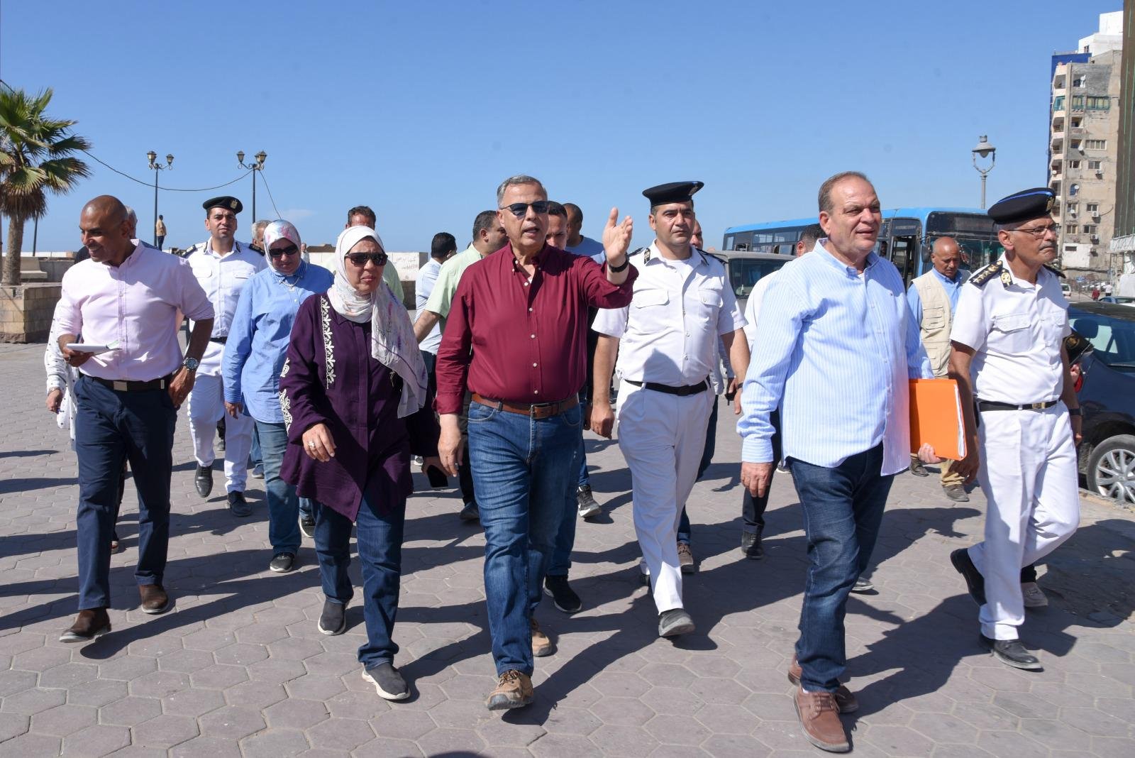 محافظ الإسكندرية يشدد على توحيد الهوية البصرية بطول شواطىء دائرة المنتزة أول وثان 11 محافظ الإسكندرية يشدد على توحيد الهوية البصرية بطول شواطىء دائرة المنتزة أول وثان