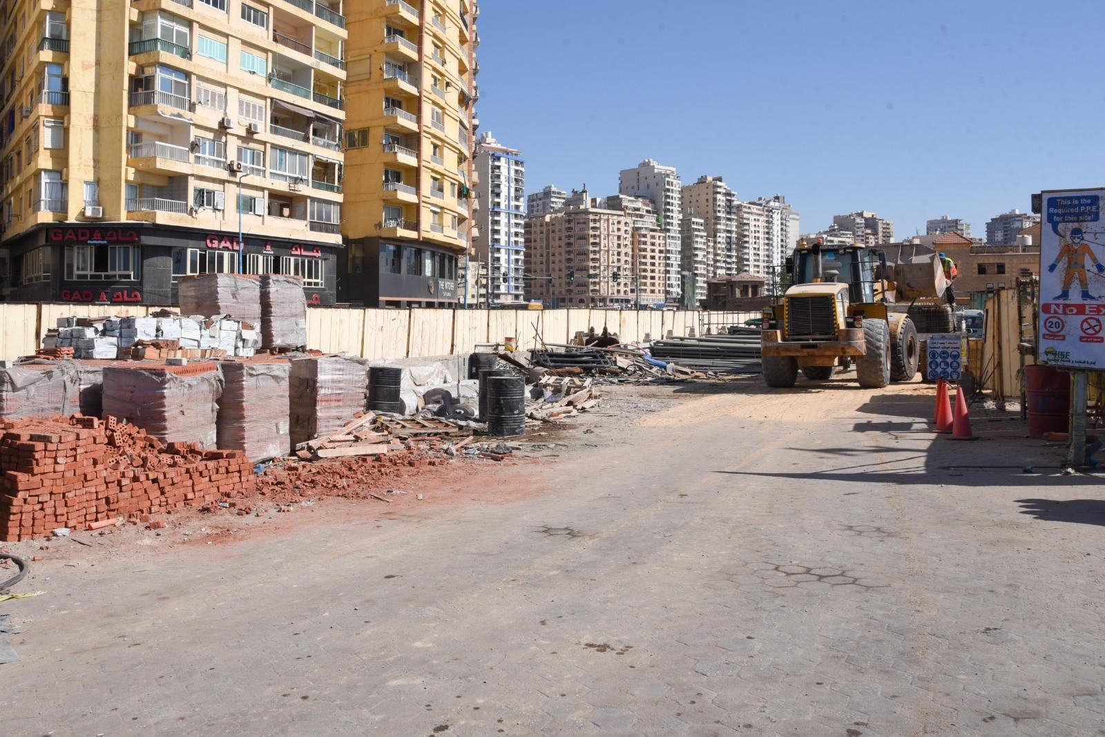محافظ الإسكندرية يشدد على توحيد الهوية البصرية بطول شواطىء دائرة المنتزة أول وثان