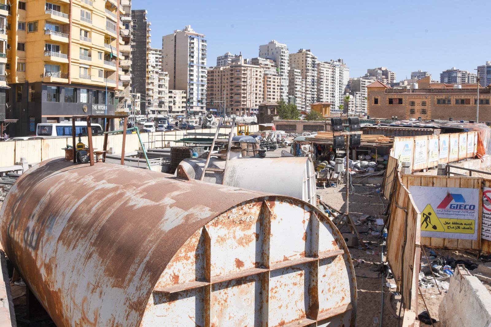 محافظ الإسكندرية يشدد على توحيد الهوية البصرية بطول شواطىء دائرة المنتزة أول وثان