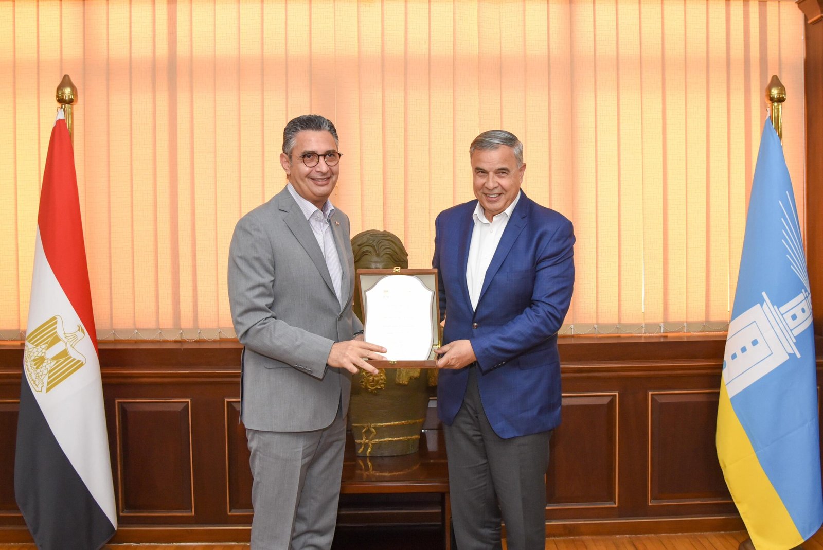 محافظ الإسكندرية يستقبل وزير التموين والمدير التنفيذي لجهاز “مستقبل مصر” بديوان عام المحافظة 7 محافظ الإسكندرية يستقبل وزير التموين والمدير التنفيذي لجهاز “مستقبل مصر” بديوان عام المحافظة