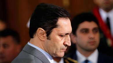 علاء مبارك ينتقد تصرفات ترامب: “البيت الأبيض تحوّل إلى ساحة كمائن دبلوماسية”