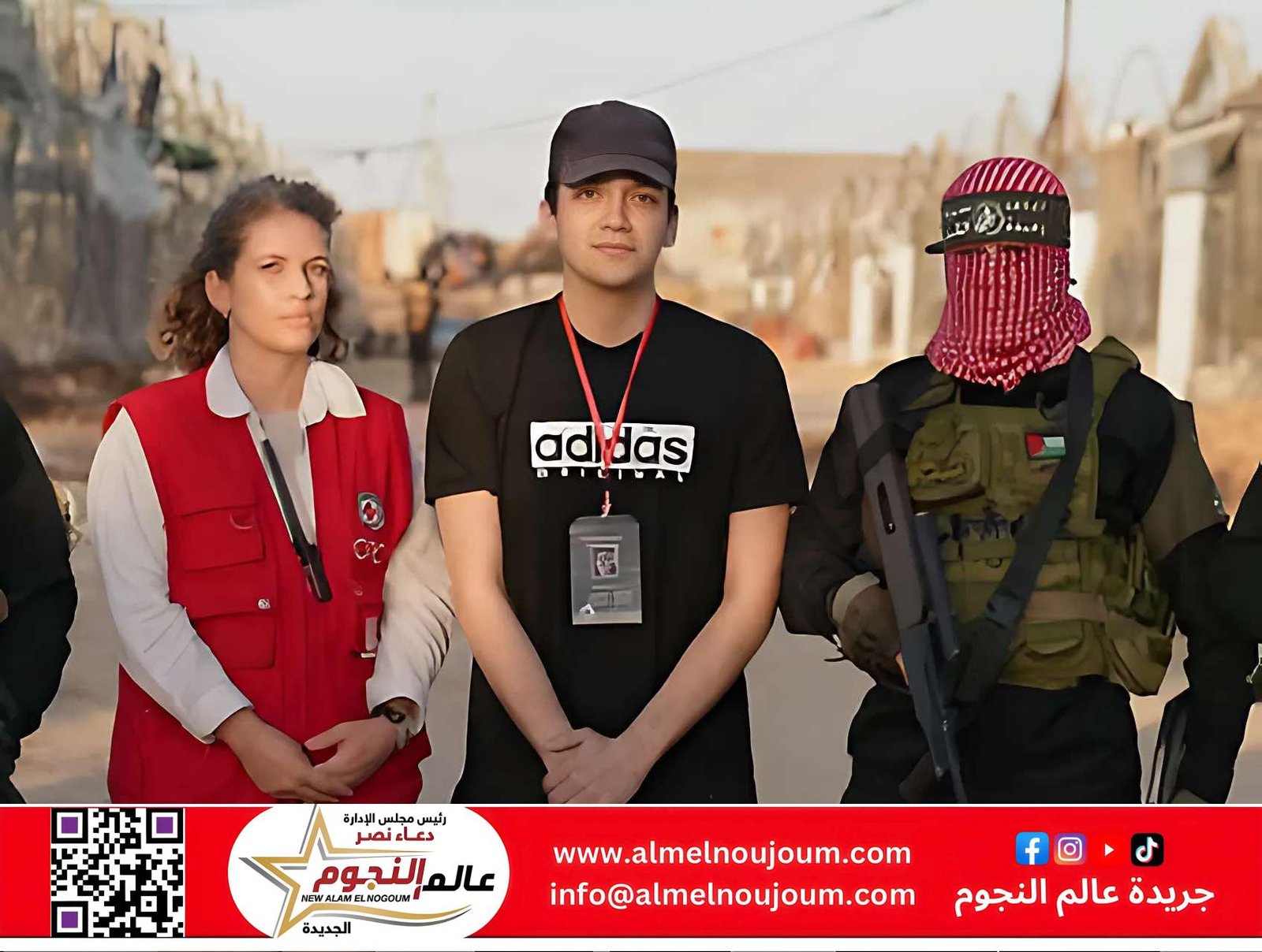 أول ظهور للجندي عيدان ألكسندر بعد الإفراج عنه وتسليمه للصليب الأحمر في غزة 2 أول ظهور للجندي عيدان ألكسندر بعد الإفراج عنه وتسليمه للصليب الأحمر في غزة