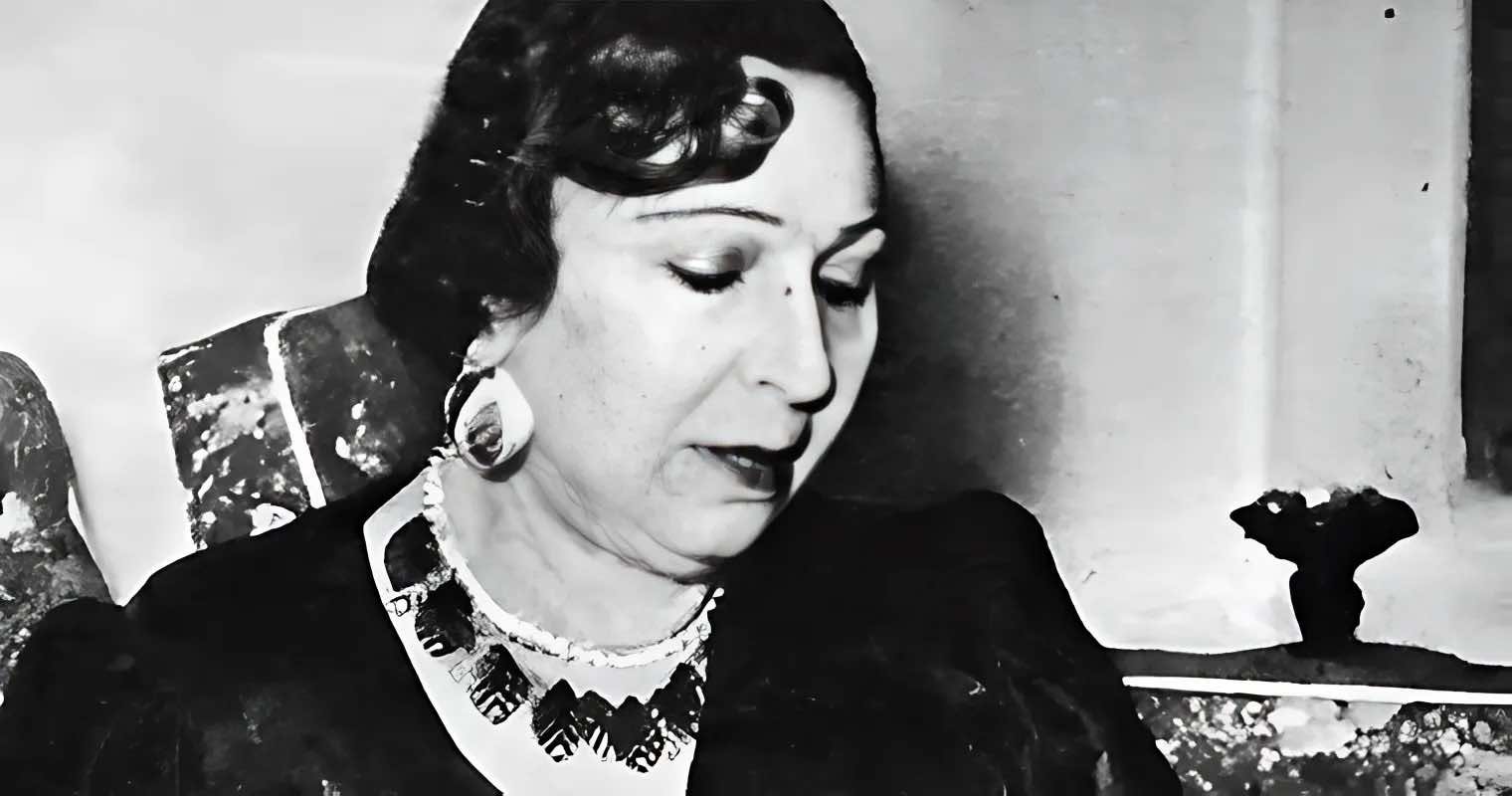 في ذكرى ميلاد “سلطانة الطرب” منيرة المهدية.. أول سيدة وقفت على خشبة المسرح المصري 5 في ذكرى ميلاد “سلطانة الطرب” منيرة المهدية.. أول سيدة وقفت على خشبة المسرح المصري