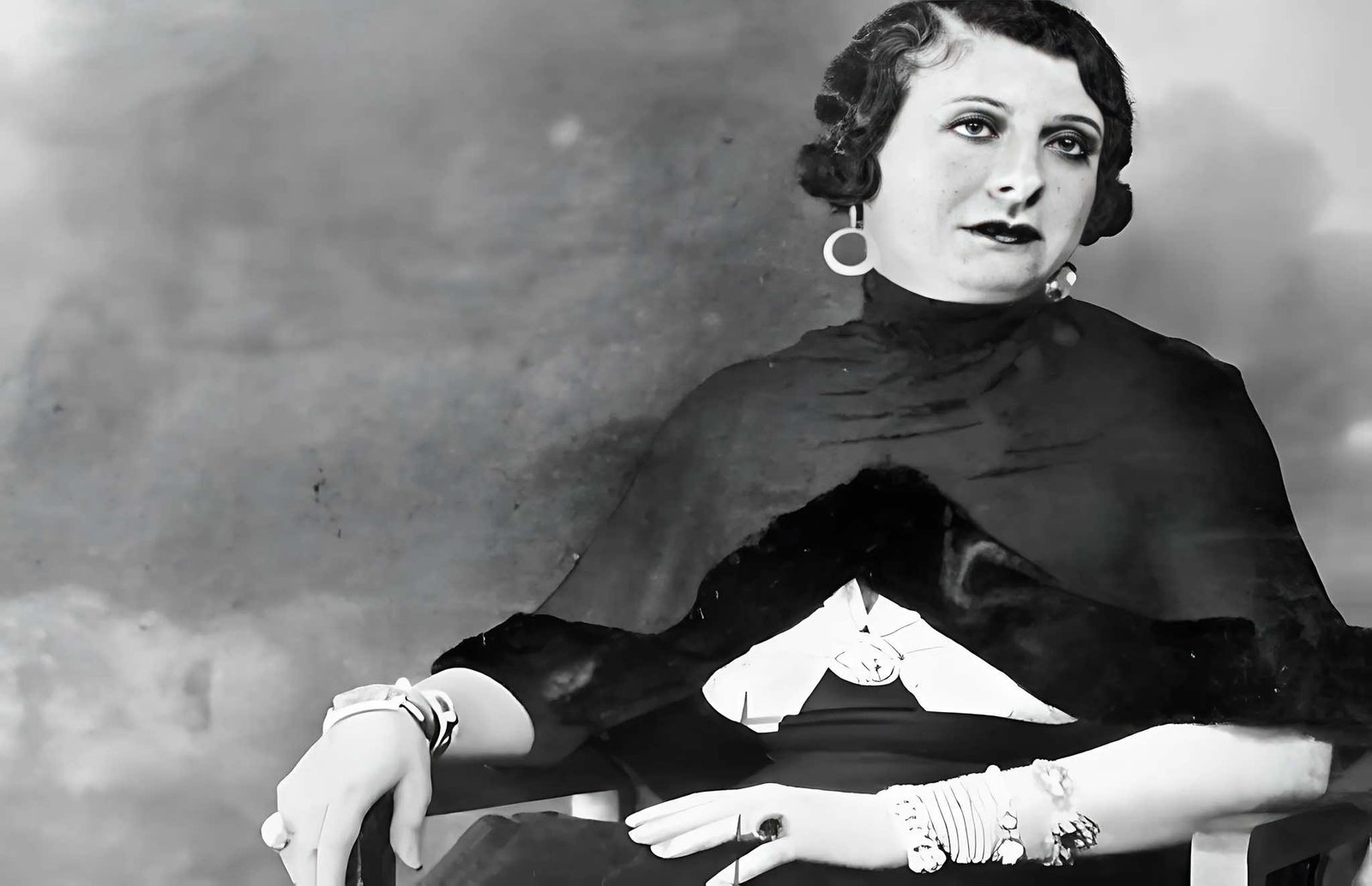 في ذكرى ميلاد “سلطانة الطرب” منيرة المهدية.. أول سيدة وقفت على خشبة المسرح المصري 4 في ذكرى ميلاد “سلطانة الطرب” منيرة المهدية.. أول سيدة وقفت على خشبة المسرح المصري